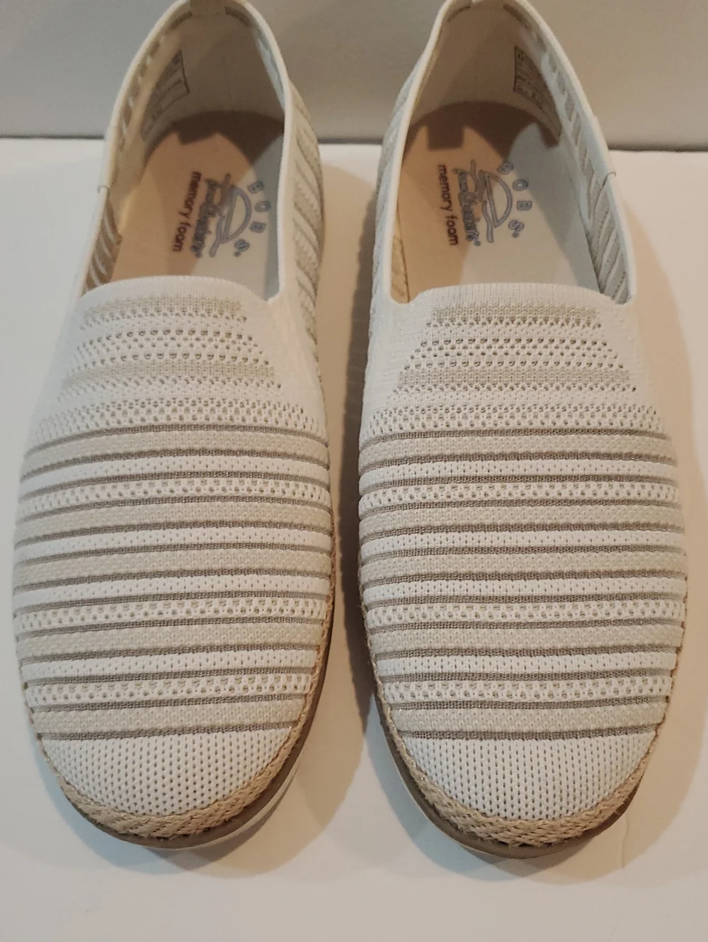 Skechers Bobs Flexpadrilles Size 8.5 Lo Slip On Sneakers White Tan